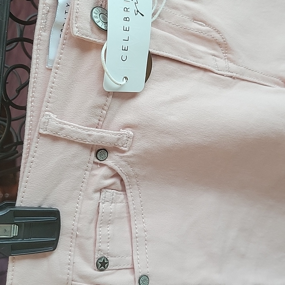 Girls sz 10 Celebrity Pink cuffed shorts in pink. - Picture 2 of 4